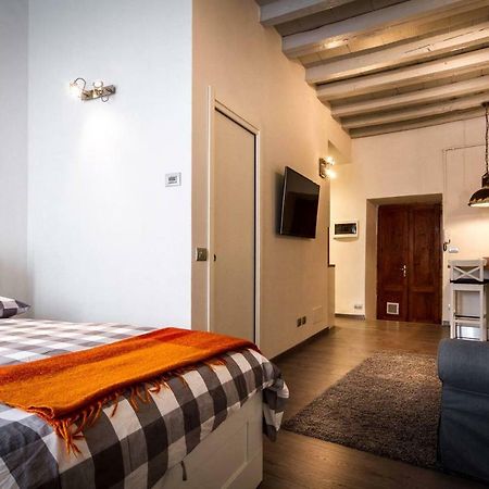 Ferienwohnung Joivy Chic Studio In Como Centre Exterior foto
